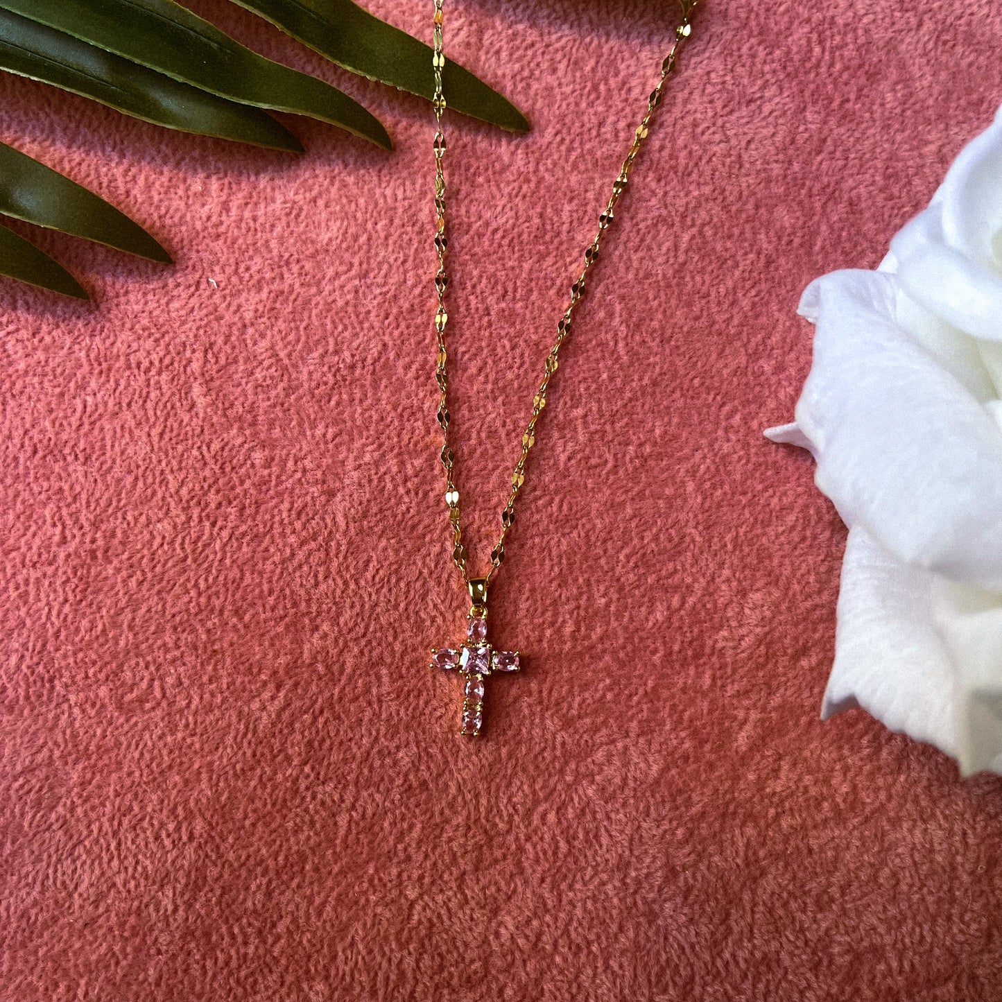 Collier cross rose