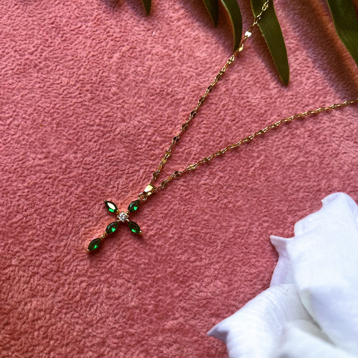 Collier cross vert