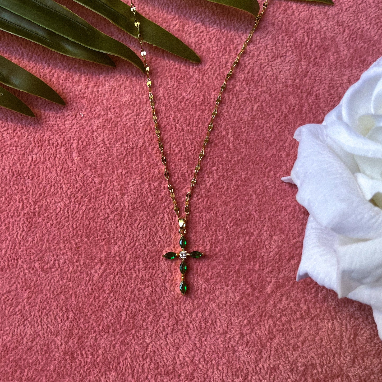 Collier cross vert